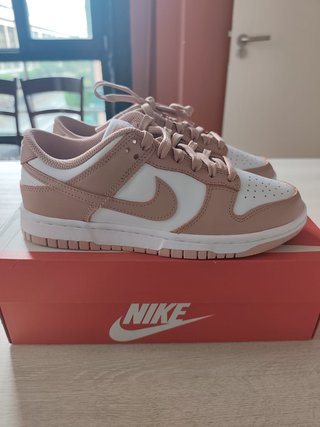 Zapatillas Nike Dunk Low Rosa y Blanco