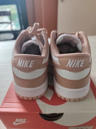 Zapatillas Nike Dunk Low Rosa y Blanco