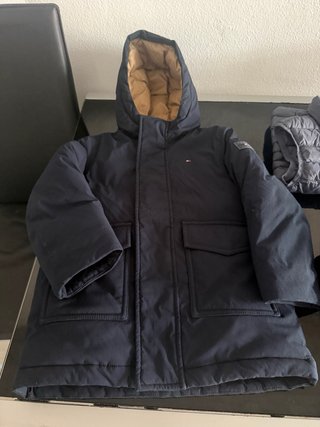 Conjunto di abbigliamento e scarpe per bambini