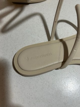 Sandalias blancas Stradivarius Talla 40