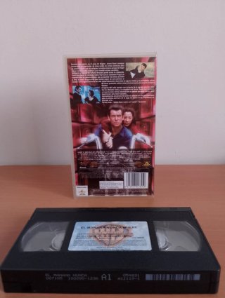 2 VHS James Bond: Goldeneye+El mañana nunca muere