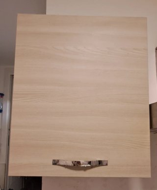 Cucina: pensili, cappa, top, lavandino, fornelli