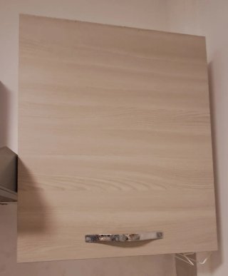 Cucina: pensili, cappa, top, lavandino, fornelli