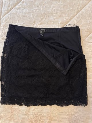 Falda Mango encaje negra