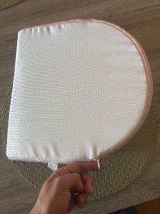Almohada antirreflujo para bebé color rosa