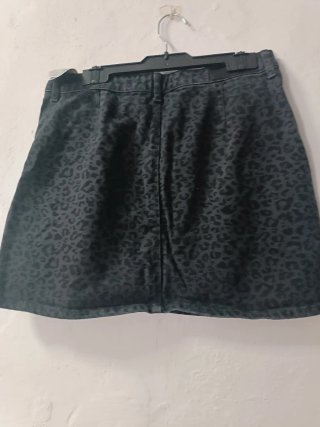 Falda vaquera corta Pull&Bear leopardo M