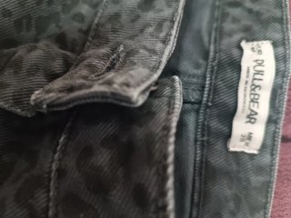 Falda vaquera corta Pull&Bear leopardo M