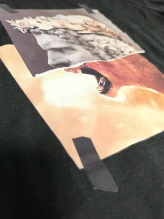 Camiseta Negra Estampado Clásico
