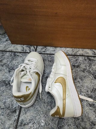 Zapatillas Nike Air Force 1 Blancas Doradas