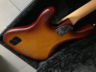 Fender Jazz Bass Deluxe USA (2013). Fresno.