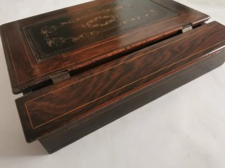 Escribanía antigua de madera