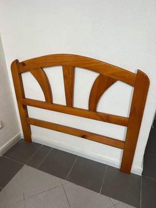 Cabecero de madera 116 cm por 99 cm de alto