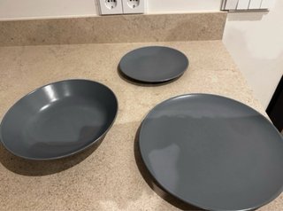 Vajilla de ikea gris
