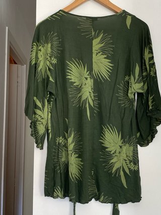 Camiseta verde estampada