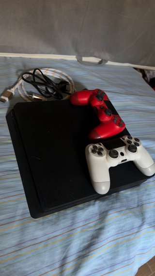 PS4 500GB + 2 Mandos + GTA V