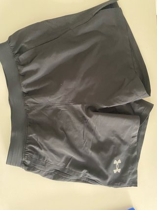 Pantalones cortos deportivos Under Armour negros