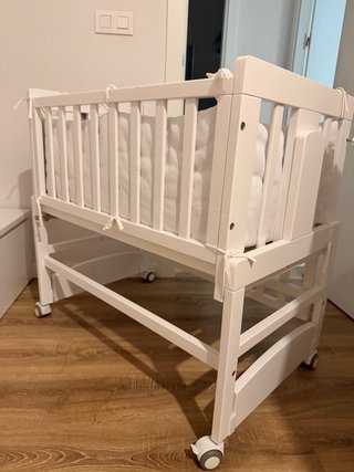 Minicuna madera blanca con ruedas