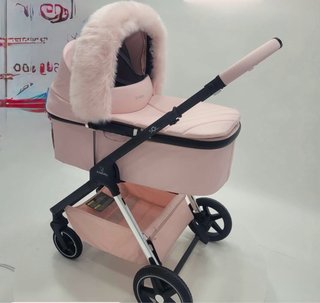Carro de bebé rosa con capazo