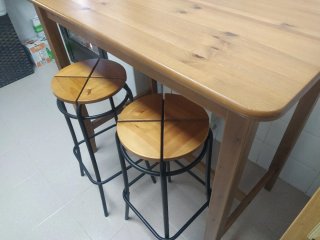 Mesa cocina de madera ikea Leksvik con 2 taburetes