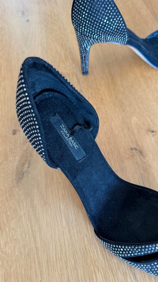 Zapatos de fiesta negros con pedrería