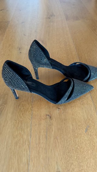 Zapatos de fiesta negros con pedrería