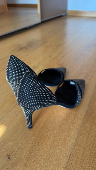 Zapatos de fiesta negros con pedrería