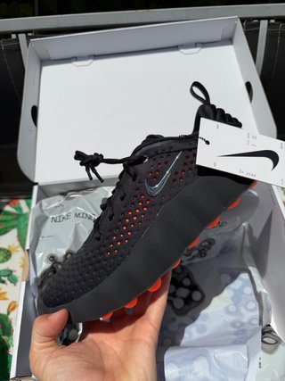 Nike mind 002 black hyper crimson
