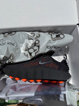 Nike mind 002 black hyper crimson