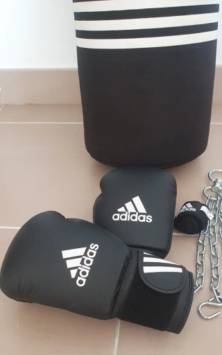 Set Boxeo Adidas: Saco, Guantes y Cadena