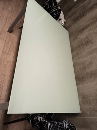 Mesa de cristal blanco y patas  plata de 140x90x75