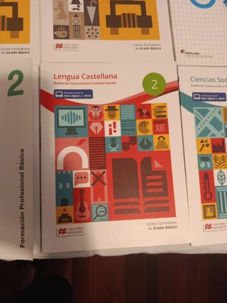 Libros de inglés, matemáticas, ciencias y lengua