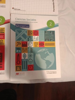 Libros de inglés, matemáticas, ciencias y lengua
