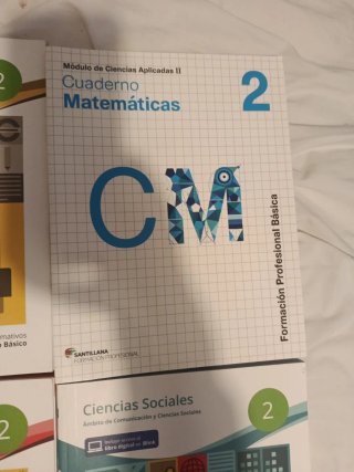 Libros de inglés, matemáticas, ciencias y lengua