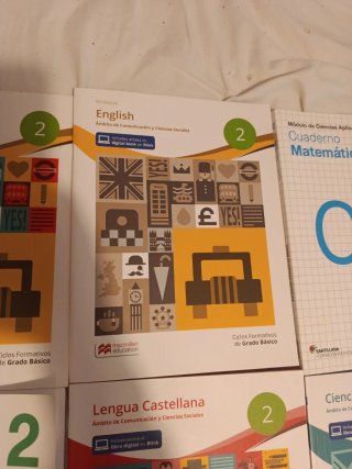 Libros de inglés, matemáticas, ciencias y lengua