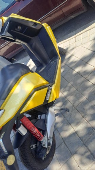 Moto Eléctrica Scooter Amarilla