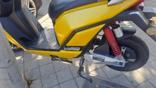 Moto Eléctrica Scooter Amarilla