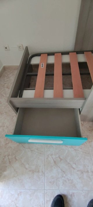 Litera con baldas y armario. Usado un par de seman