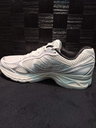 Saucony Progrid Guide 7 White and Black