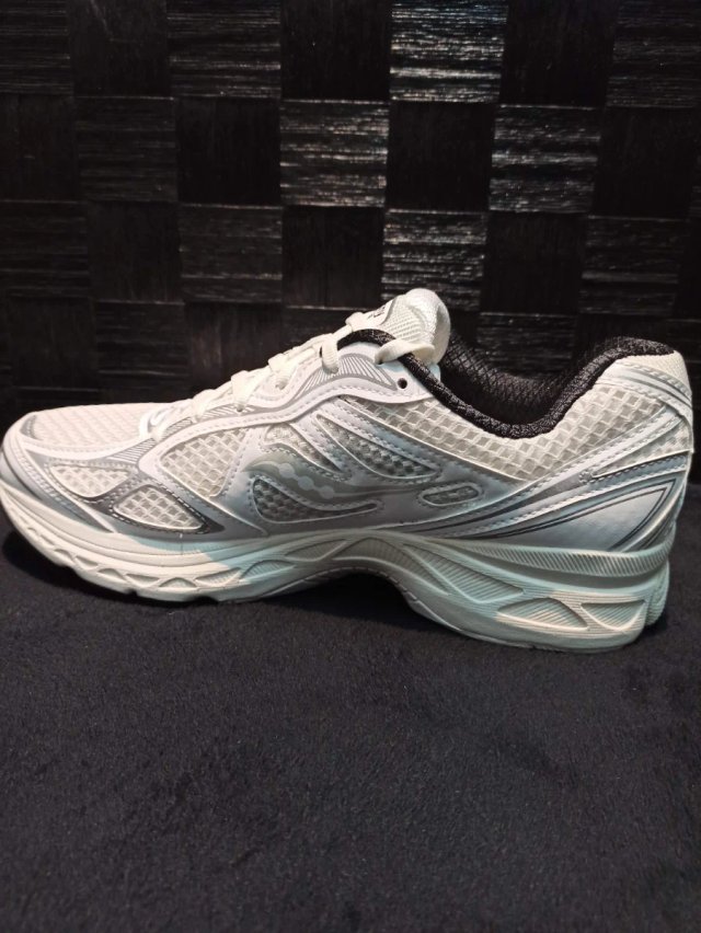 Saucony Progrid Guide 7 White and Black