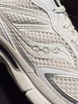 Saucony Progrid Guide 7 White and Black