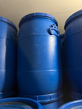 1 bidon de 60L y 1 bidon de 160L
