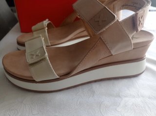 Sandalias XTI Plataforma Beige Mujer