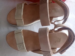 Sandalias XTI Plataforma Beige Mujer