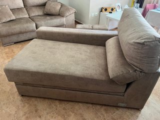 Sofá Cama Chaise Longue con Arcón y Puffs