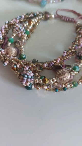 Pulseras de bisutería doradas y rosas SFERA