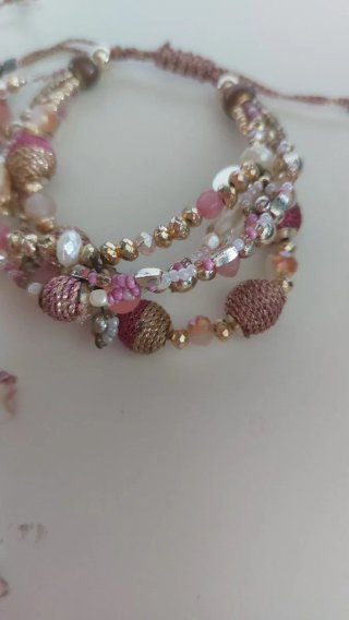 Pulseras de bisutería doradas y rosas SFERA