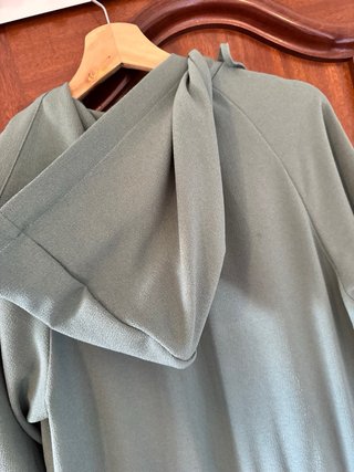 Mono verde con capucha talla 42