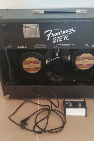 Amplificador Fender Frontman 212R