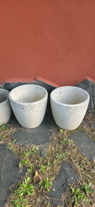 Jardineras de piedra.