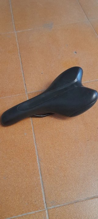 Asiento de bicicleta negro
